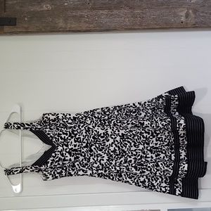 4/$25 Jones Wear Dress black and white leaf pattern A line Dress Size 4